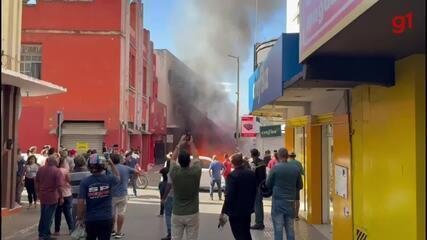 video:-incendio-em-onibus-causa-tumulto-e-correria-no-centro-de-montes-claros video:-incendio-em-onibus-causa-tumulto-e-correria-no-centro-de-montes-claros