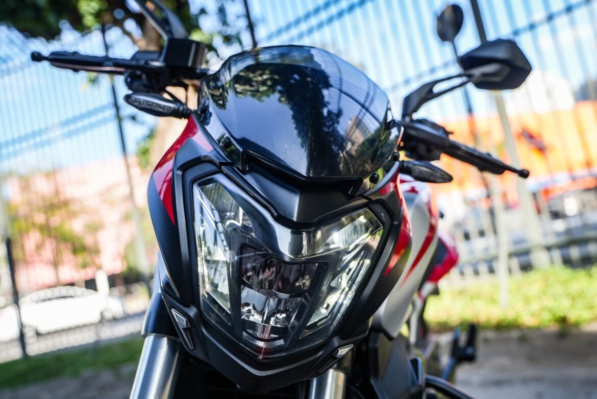 bajaj-dominar-250-e-boa-e-tem-preco-agressivo,-mas-por-que-esta-tao-longe-da-honda-cb-twister?