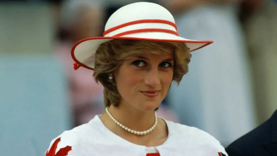 o-dia-em-que-lady-diana-se-vingou-da-traicao-do-rei-charles-num-vestido-perfeito o-dia-em-que-lady-diana-se-vingou-da-traicao-do-rei-charles-num-vestido-perfeito