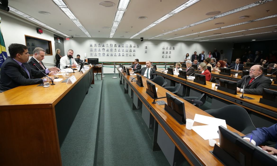 conselho-de-etica-da-camara-instaura-processo-contra-eduardo-bolsonaro conselho-de-etica-da-camara-instaura-processo-contra-eduardo-bolsonaro