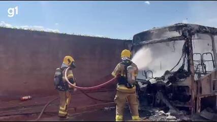 incendio-destroi-onibus-do-transporte-coletivo-em-unai;-video incendio-destroi-onibus-do-transporte-coletivo-em-unai;-video