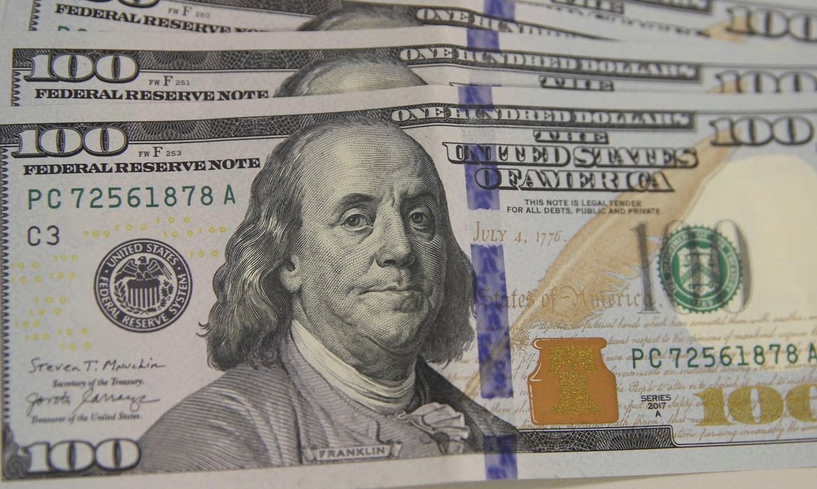 dolar-dispara-para-r$-5,50-com-tensao-entre-eua-e-china dolar-dispara-para-r$-5,50-com-tensao-entre-eua-e-china