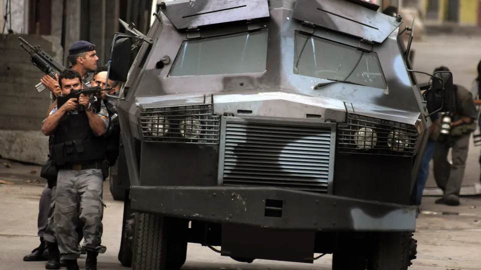 operacao-policial-contra-avanco-do-comando-vermelho-deixa-sete-mortos-no-rio operacao-policial-contra-avanco-do-comando-vermelho-deixa-sete-mortos-no-rio
