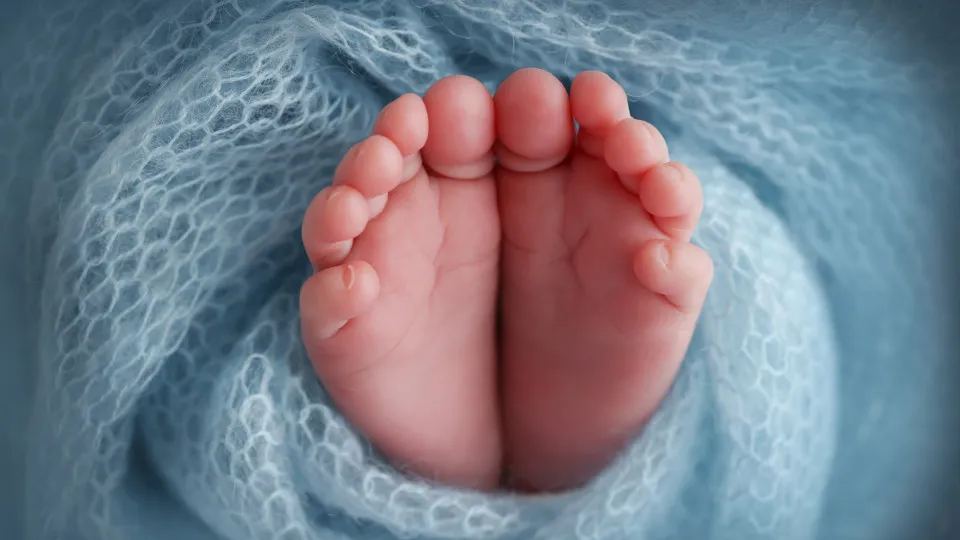 bebe-prematuro-dado-como-morto-e-retirado-do-proprio-velorio-chorando bebe-prematuro-dado-como-morto-e-retirado-do-proprio-velorio-chorando