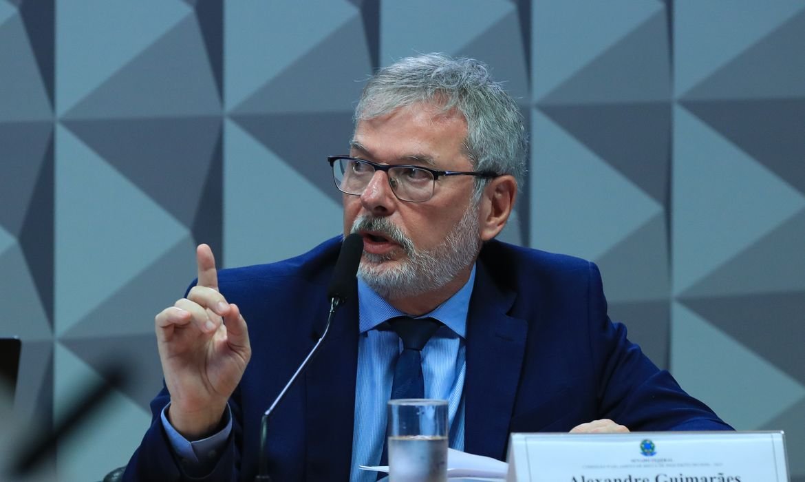 ex-diretor-do-inss-nega-vinculo-politico-em-depoimento-a-cpi ex-diretor-do-inss-nega-vinculo-politico-em-depoimento-a-cpi