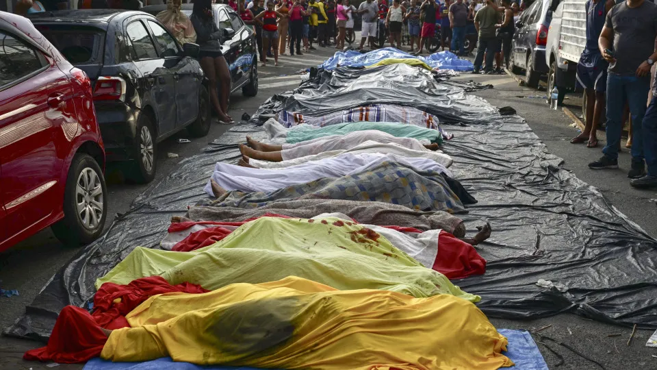 ministra-promete-pericia-independente-apos-reuniao-com-familias-no-rio ministra-promete-pericia-independente-apos-reuniao-com-familias-no-rio