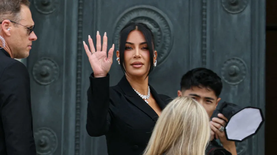 kim-kardashian-diz-nao-acreditar-que-o-homem-pisou-na-lua-em-1969 kim-kardashian-diz-nao-acreditar-que-o-homem-pisou-na-lua-em-1969
