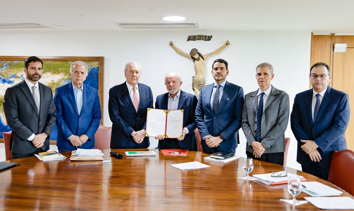 lula-assina-projeto-de-lei-antifaccao-e-envia-ao-congresso lula-assina-projeto-de-lei-antifaccao-e-envia-ao-congresso