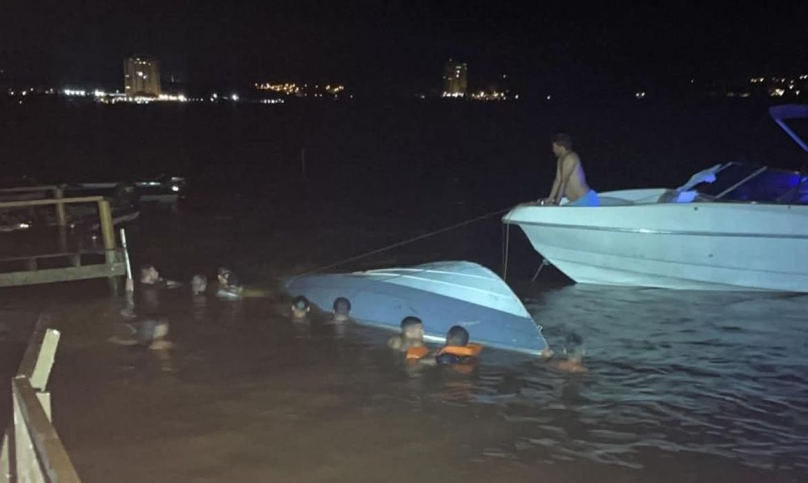 lancha-colide-com-pier-e-deixa-seis-mortos-na-divisa-entre-mg-e-sp