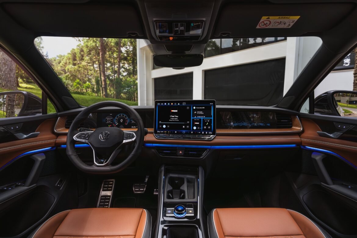 novo-volkswagen-tiguan-aposta-em-desempenho-para-enfrentar-suvs-chineses,-mas-preco-amarga;-video