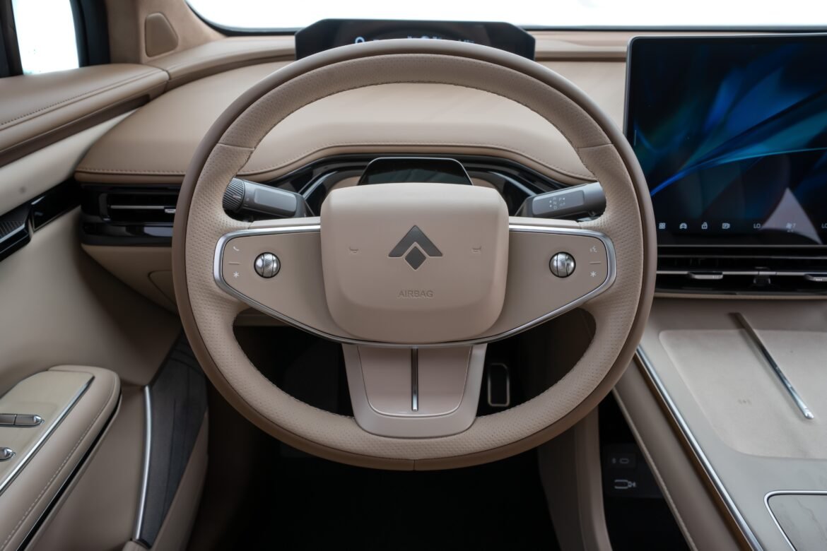 suv-eletrico-gac-hyptec-ht-2027-chega-ao-brasil-com-carregamento-ultrarrapido-e-340-cv-de-potencia