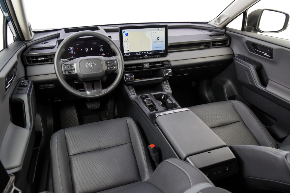 novo-toyota-rav4-abre-mao-de-ser-plug-in-para-encarar-chineses-e-dobrar-as-vendas;-sera-possivel?