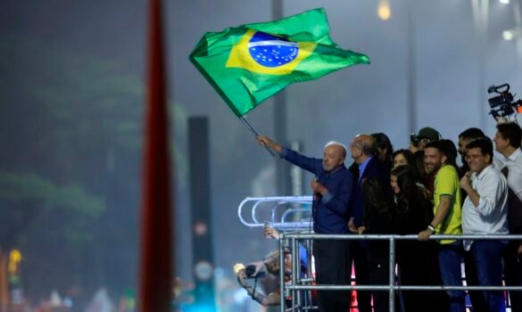 em-festa-da-vitoria,-lula-pede-que-publico-cante-hino-da-independencia