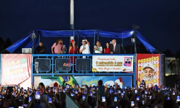 “ato-vergonhoso”,-diz-lula-sobre-fuga-de-flavio-bolsonaro