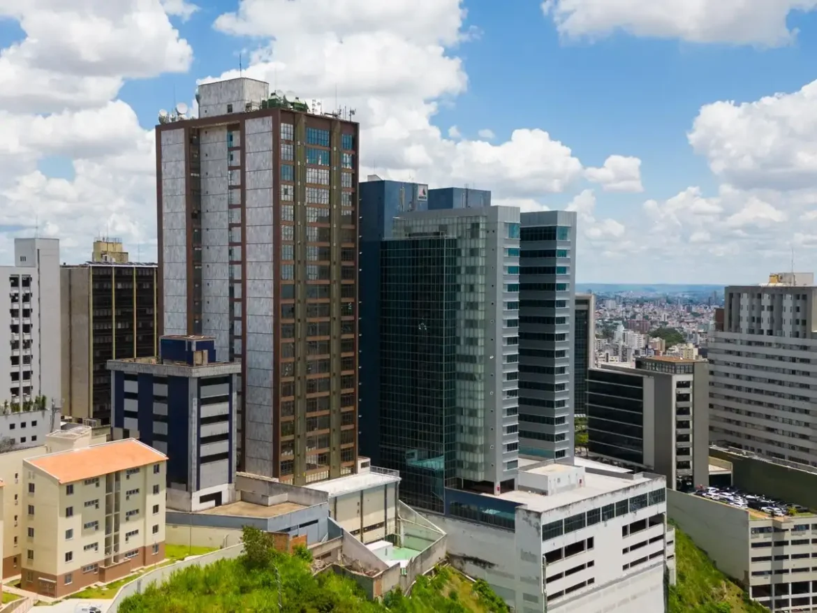 Qual é a história de Contagem e como a cidade se desenvolveu?